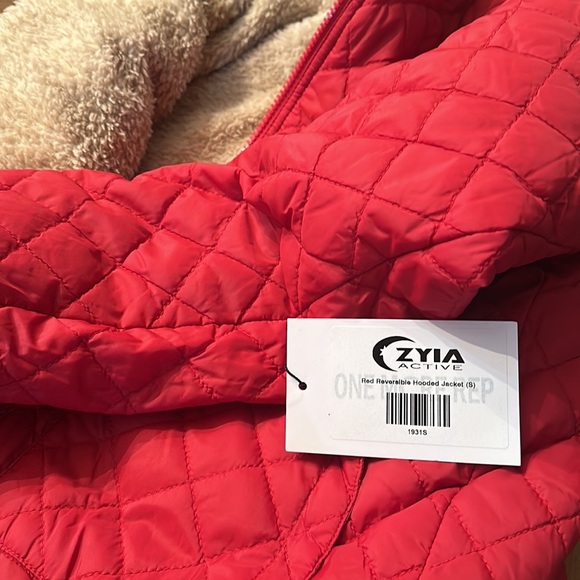 Zyia Active ~ Red Reversible Hooded Jacket Small new with tags and garment bag - Picture 5 of 6